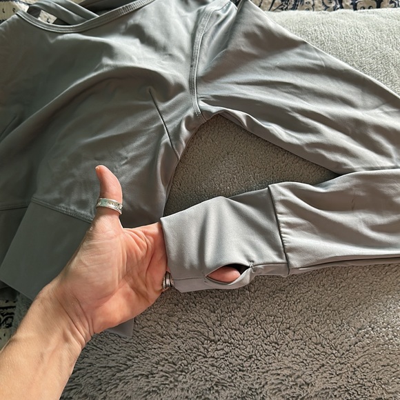 New Tracy Anderson gray long sleeve crop top - Picture 4 of 5